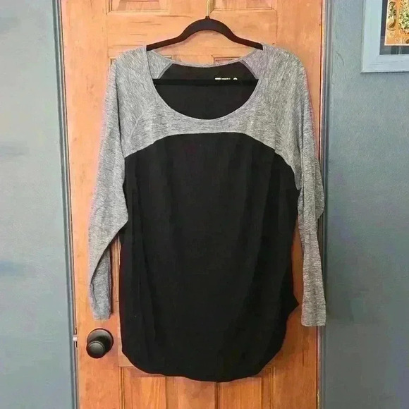 Workout Long Sleeve - Picture 2 of 7